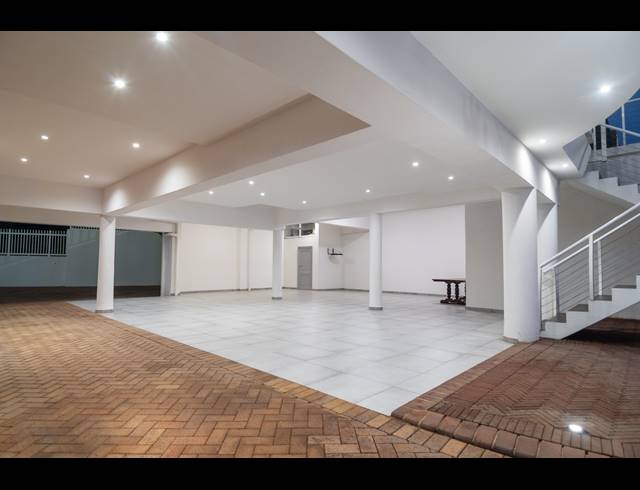 6 BEDROOM HOUSE FOR SALE IN SHEFFIELD BEACH